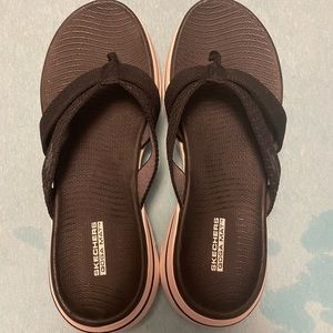 - Skechers Goga Mat flip flops, size 8, never worn